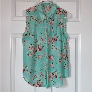 Elle Sleeveless green floral scalloped front top